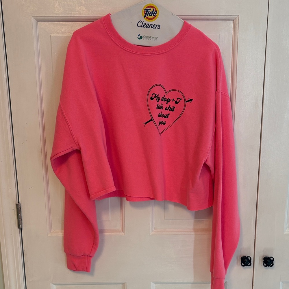 Pink Cropped Sweatshirt with Heart Graphic